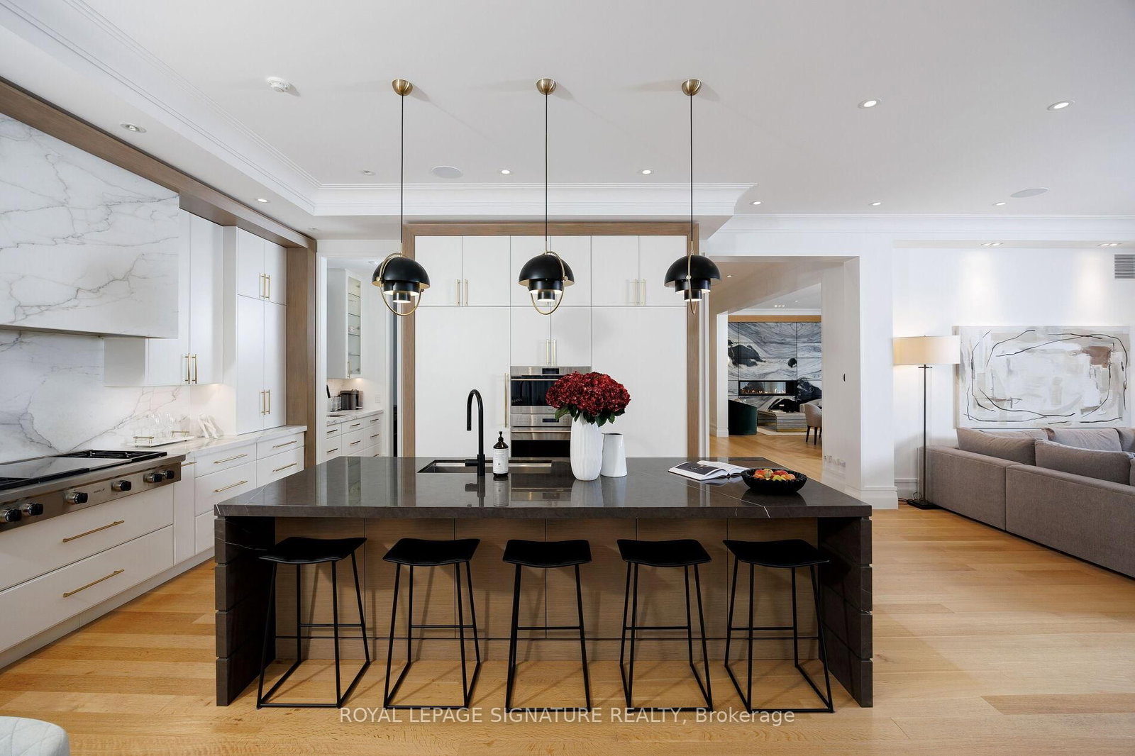 207 Strathallan Blvd | Toronto | Elena Saradidis Group