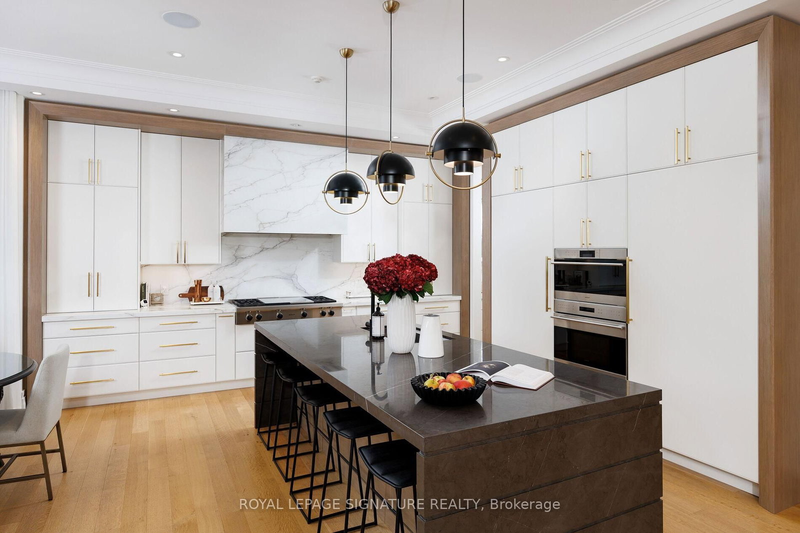 207 Strathallan Blvd | Toronto | Elena Saradidis Group