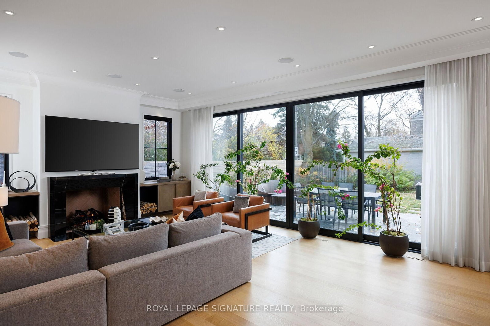 207 Strathallan Blvd | Toronto | Elena Saradidis Group