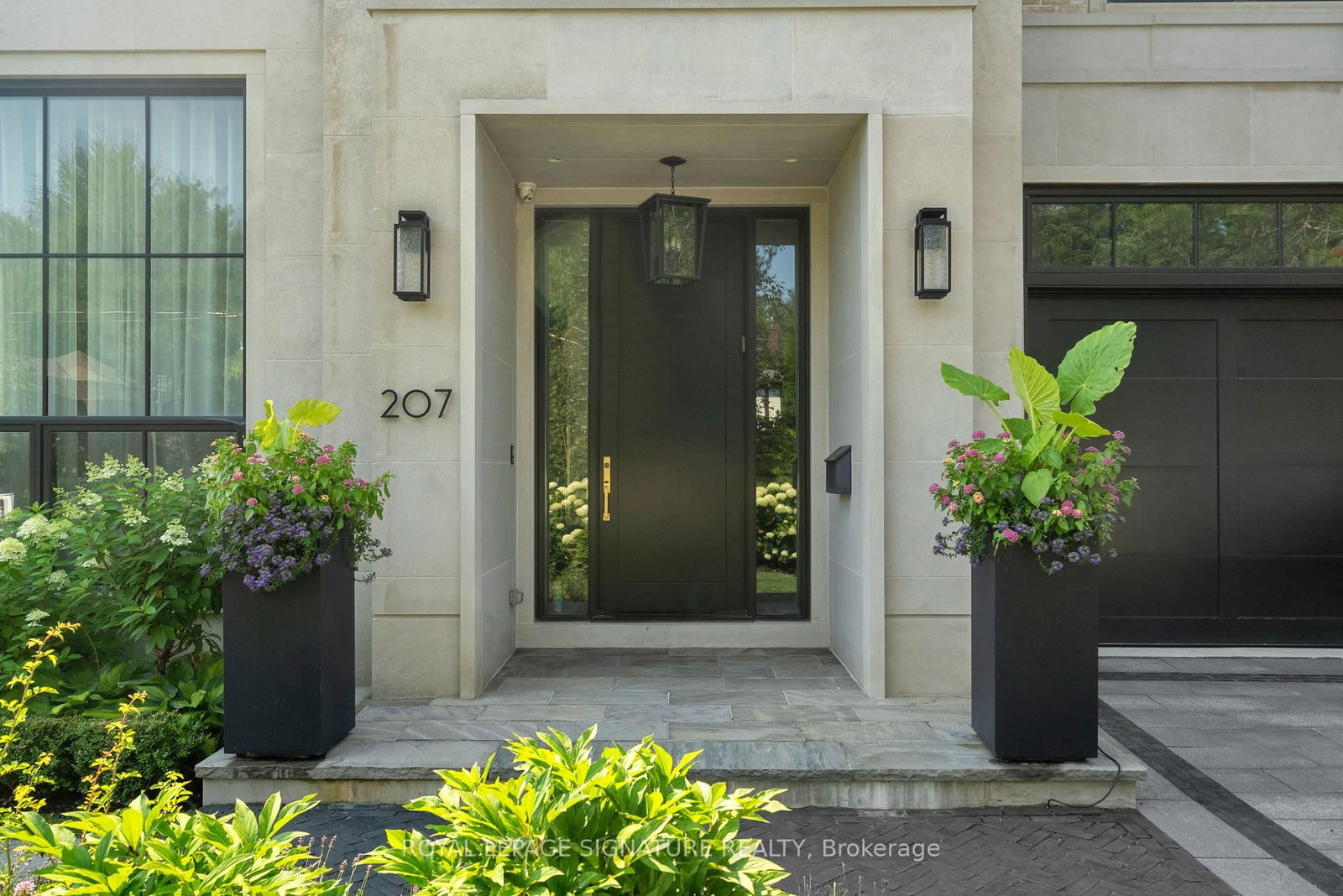 207 Strathallan Blvd | Toronto | Elena Saradidis Group