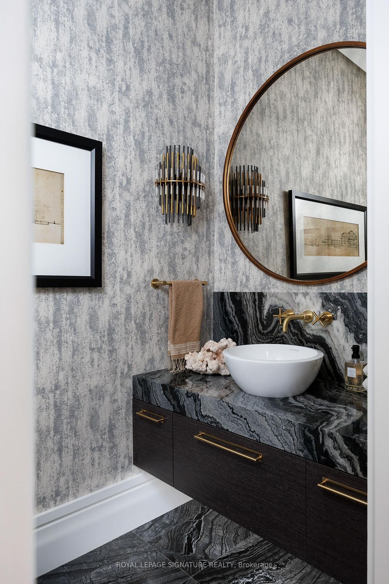 207 Strathallan Blvd | Toronto | Elena Saradidis Group