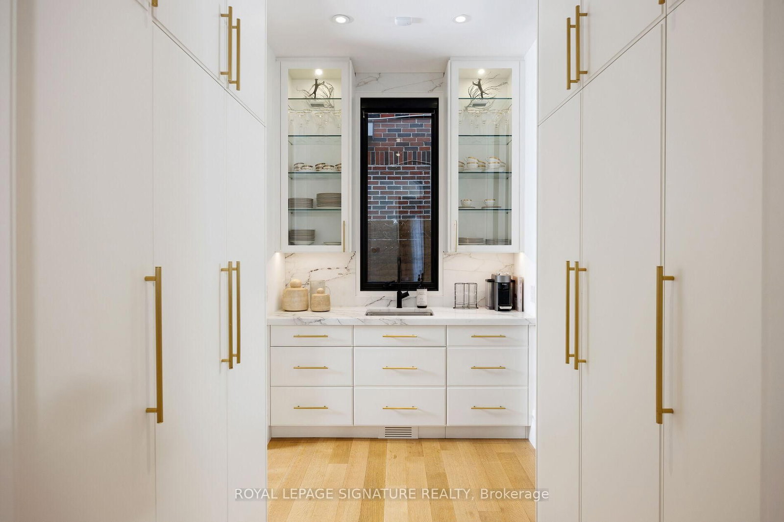 207 Strathallan Blvd | Toronto | Elena Saradidis Group