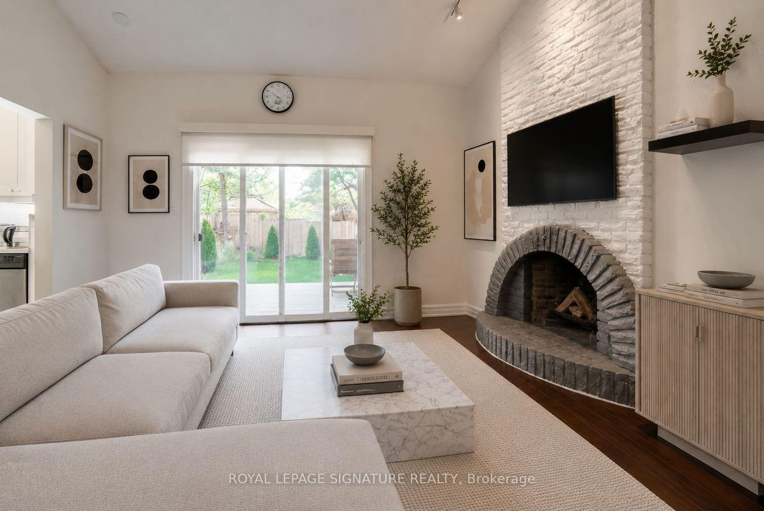 23 West Borough St | Markham | Elena Saradidis Group