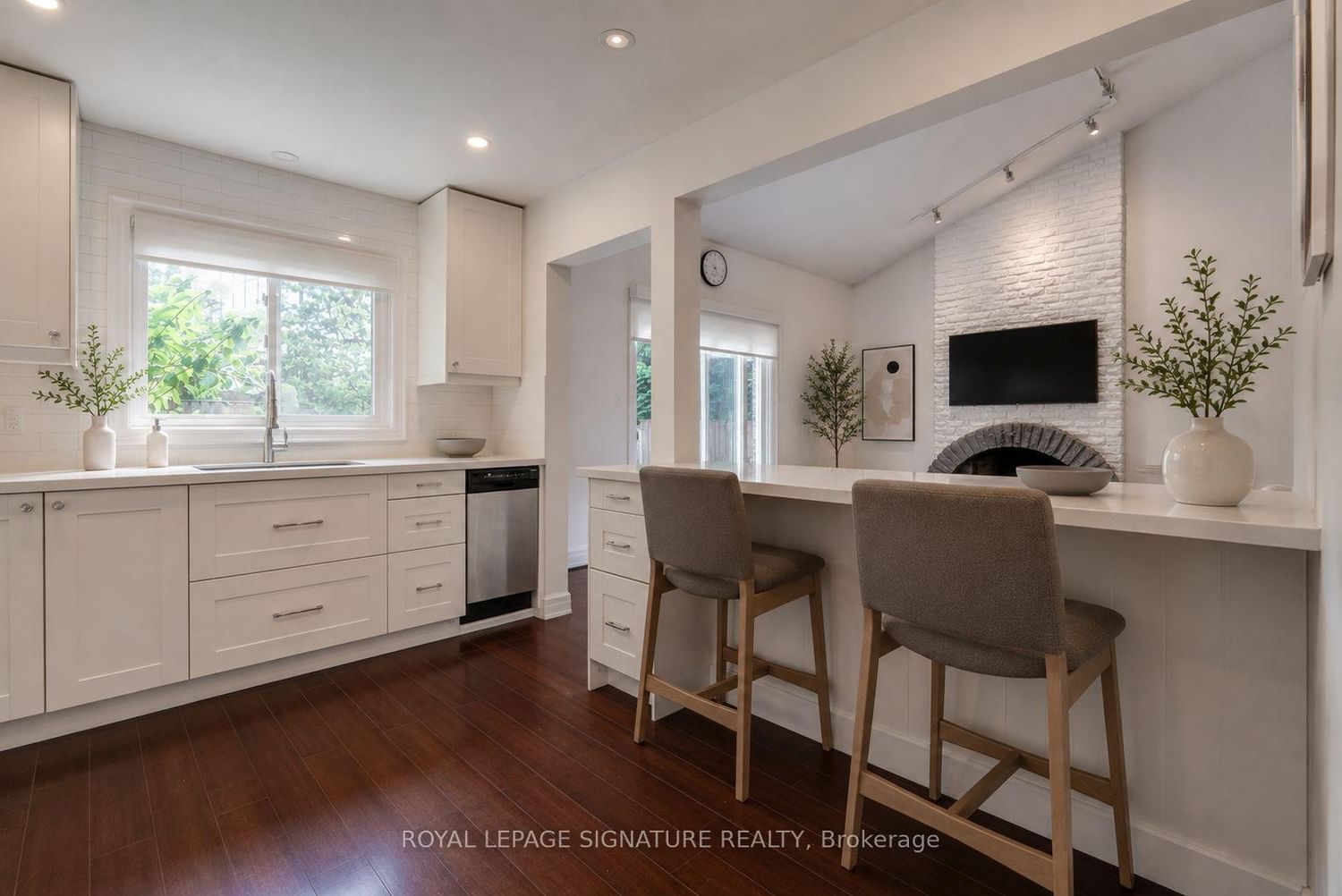 23 West Borough St | Markham | Elena Saradidis Group
