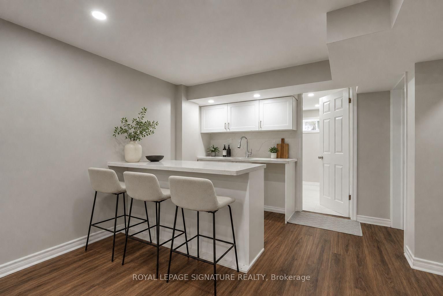 23 West Borough St | Markham | Elena Saradidis Group