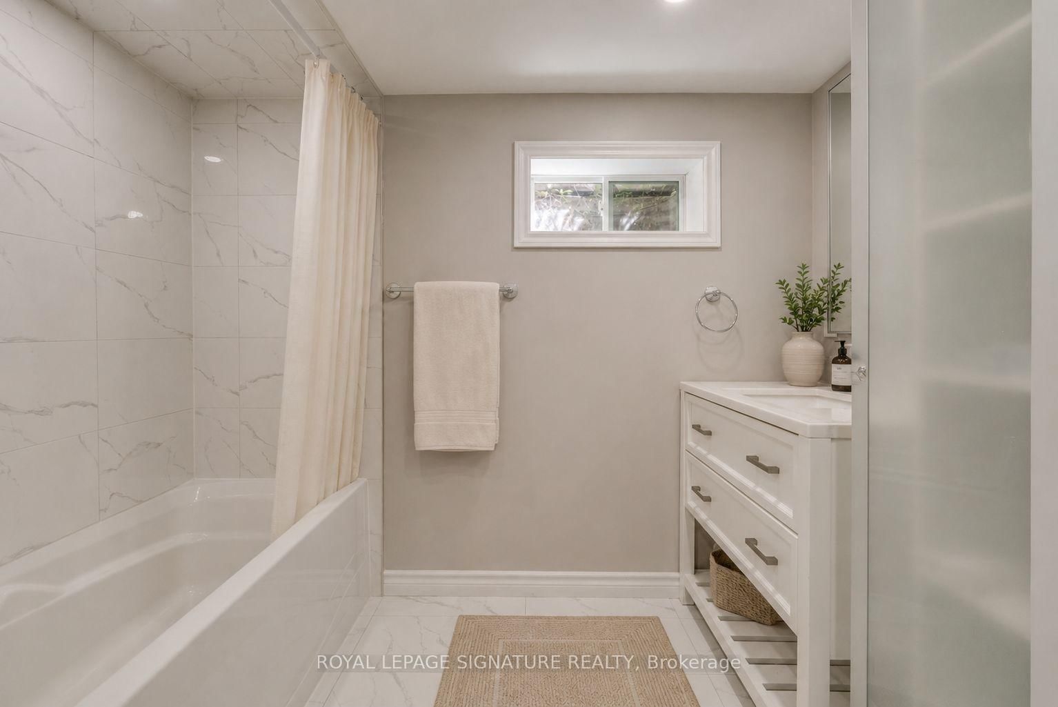 23 West Borough St | Markham | Elena Saradidis Group