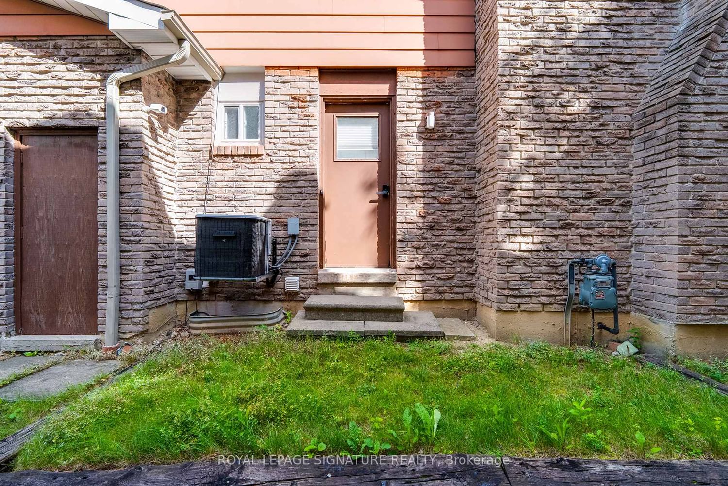 23 West Borough St | Markham | Elena Saradidis Group