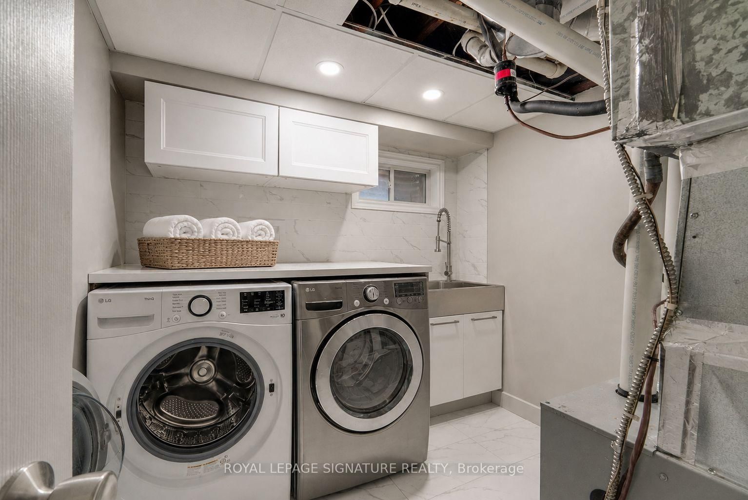 23 West Borough St | Markham | Elena Saradidis Group