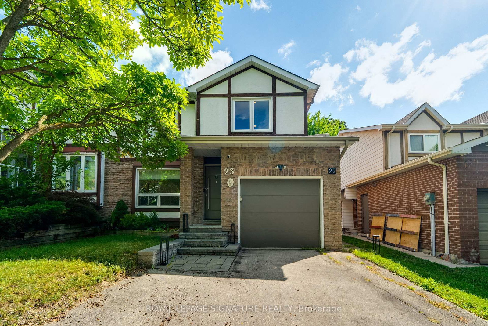 23 West Borough St | Markham | Elena Saradidis Group