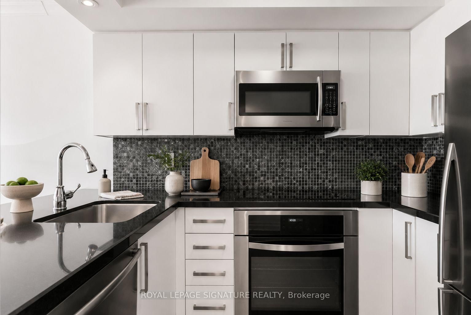 92 King St E #813 | Toronto | Elena Saradidis Group