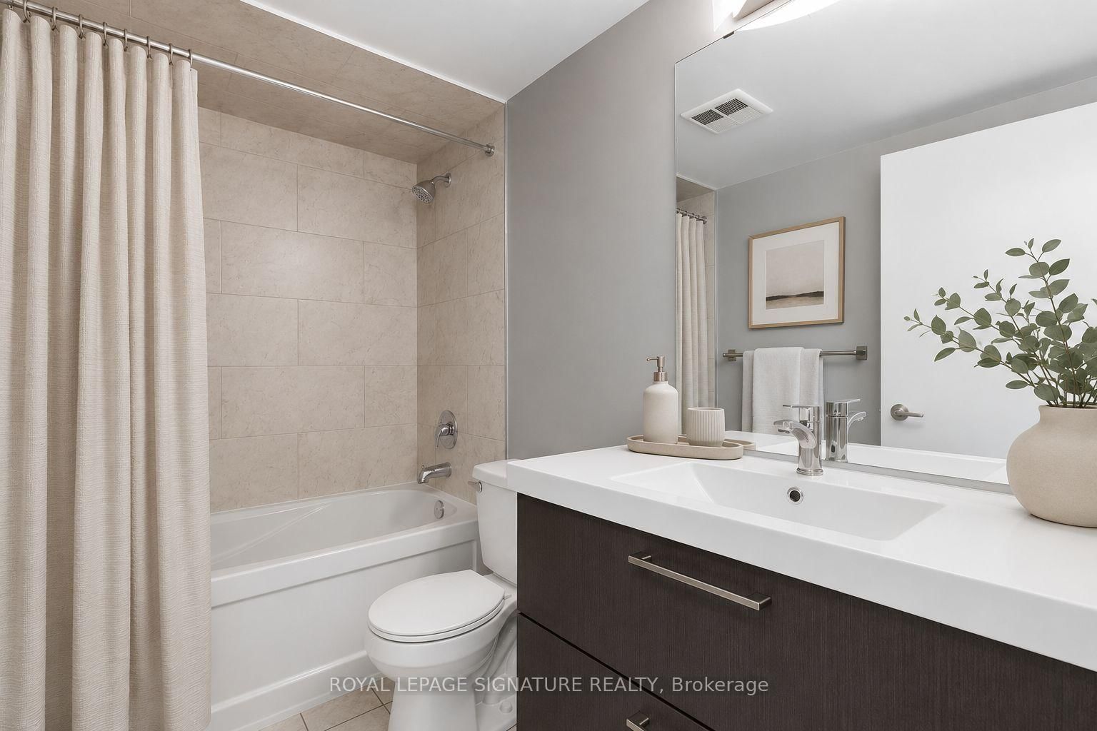 92 King St E #813 | Toronto | Elena Saradidis Group