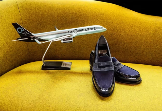 Laboratorio di personalizzazione di scarpe J.M. Weston a bordo di La Compagnie