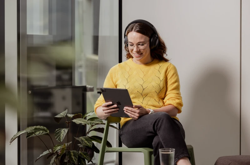 A knowledge base ensures that expert knowledge is permanently available within the company