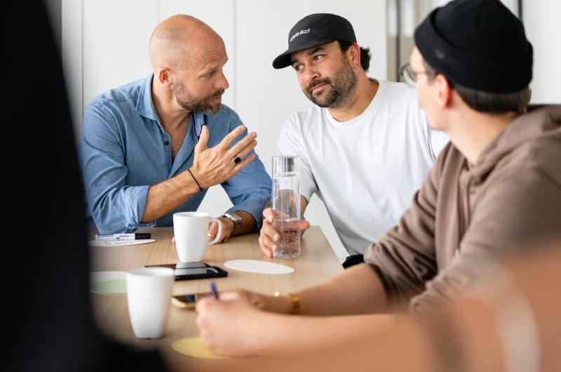 Knowledge Sharing im Unternehmen, bspw. wie hier im Bild durch Communiies of Practice