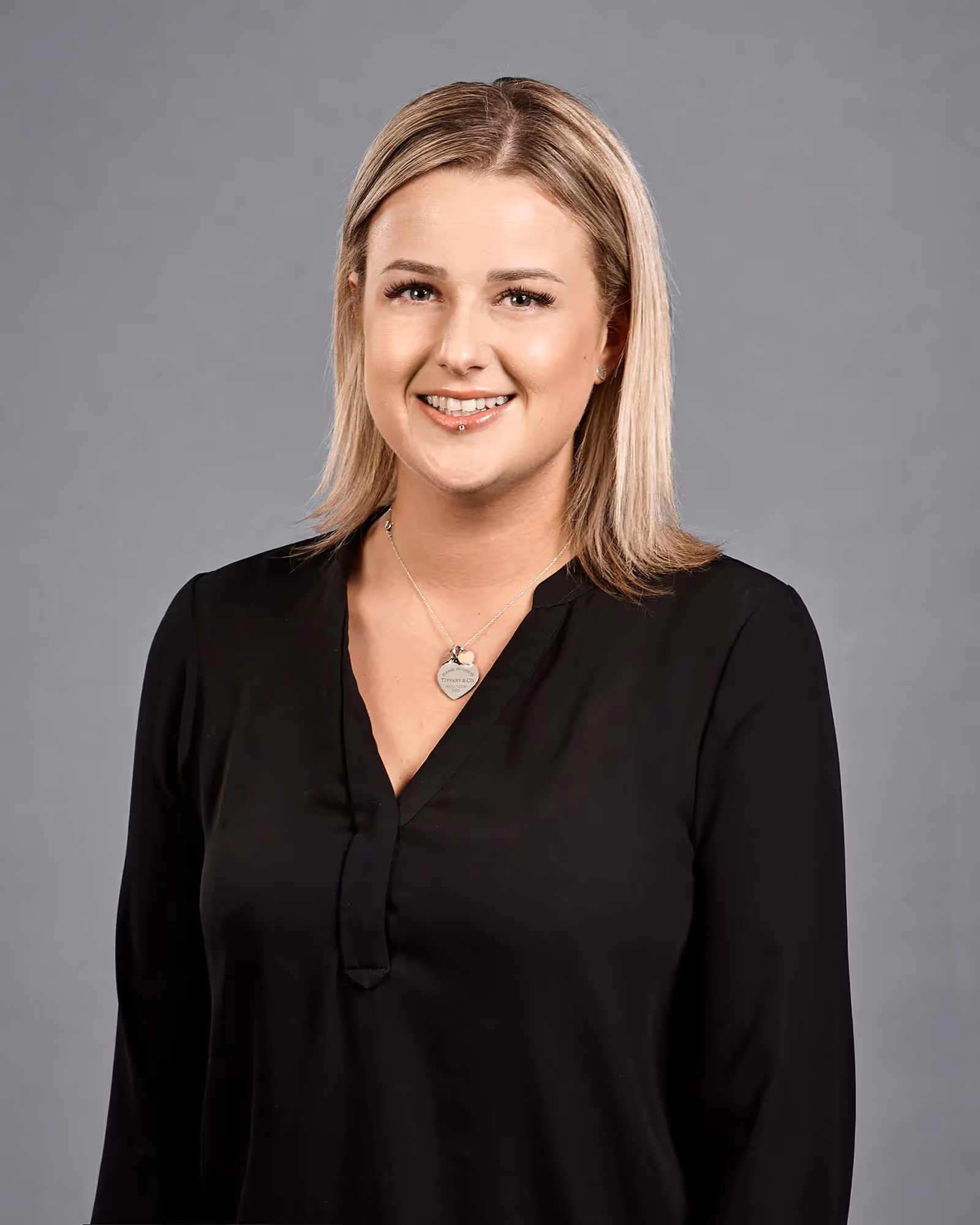 19 Professionelle Business-Porträts: Hochwertige Fotos für Unternehmen, Mitarbeiterprofile, LinkedIn und Marketing mit natürlichem Look