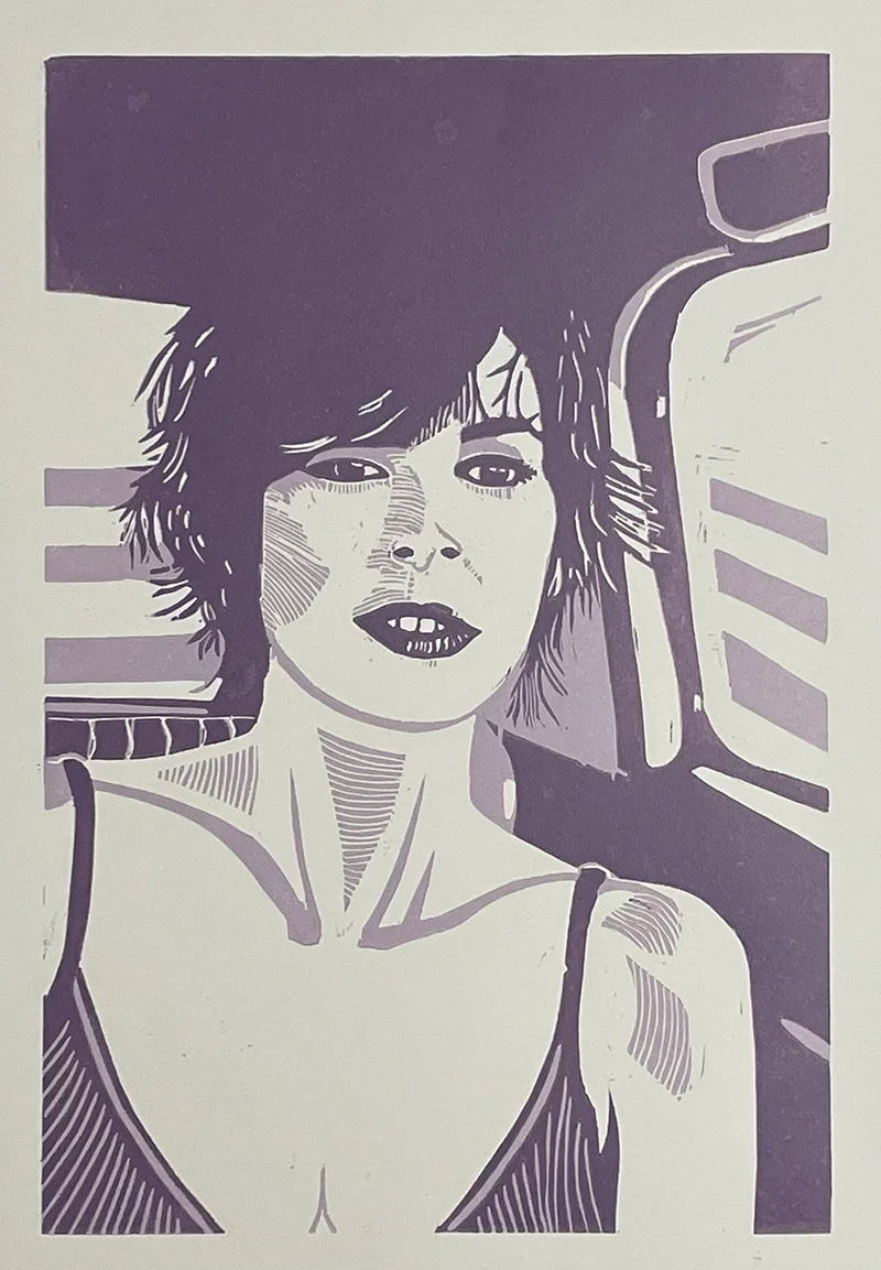 Linolschnitt: Frau in Sommerkleidung auf dem Rücksitz des Taxis