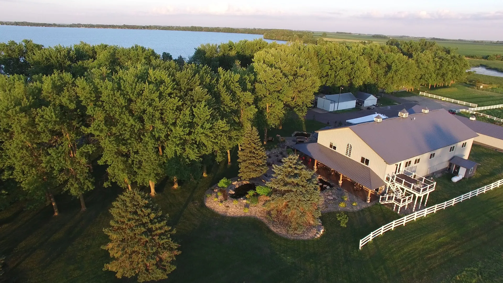 Round Lake Vineyards & Winery