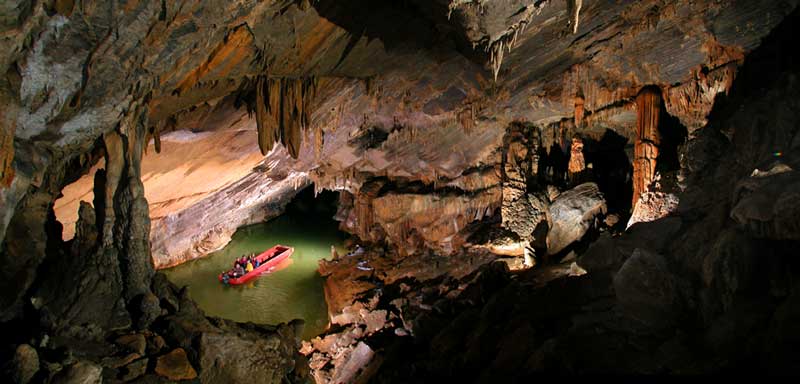 Penn's Cave and Wildlife Park