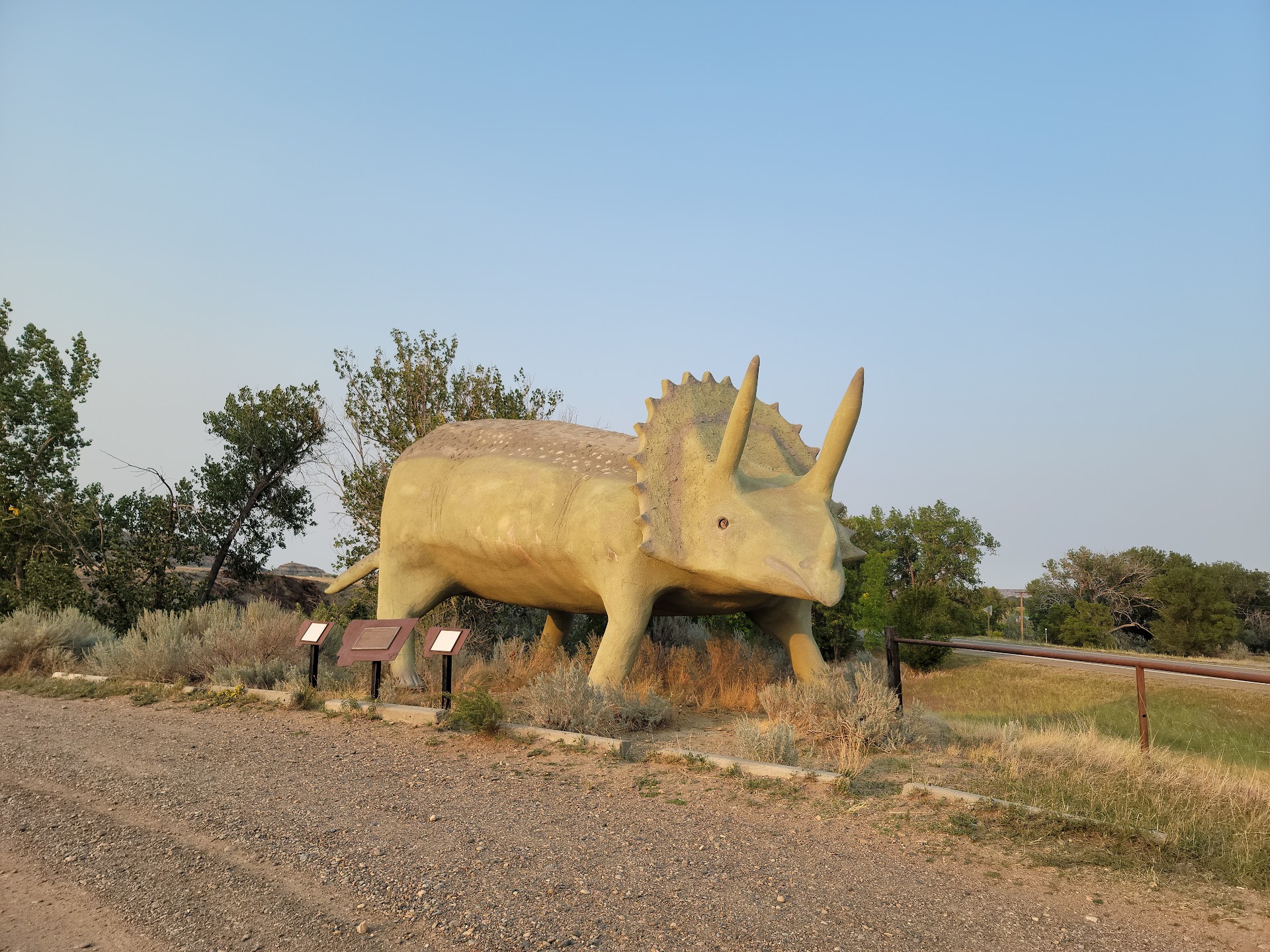 Glendisaurus (Triceratops) Statue