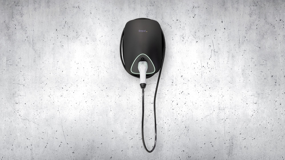 Enpal Wallbox an Betonwand