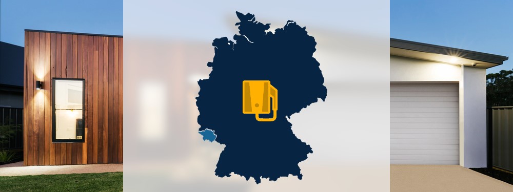Wallbox Icon und Deutschlandkarte mit dem Saarland und Garage im Hintergrund