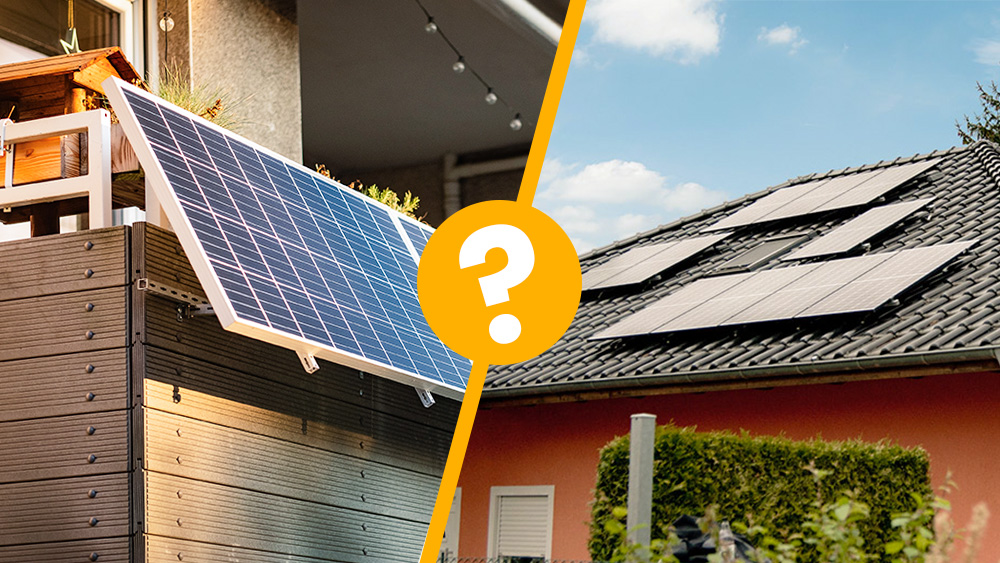 Gegenüberstellung von einem Balkonkraftwerk und einer Aufdachanlage