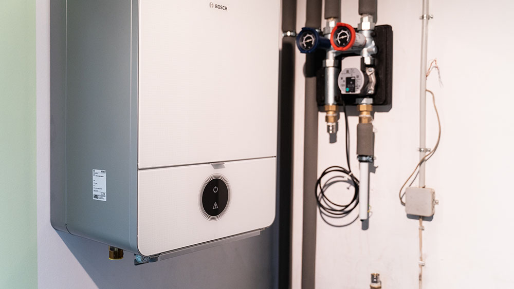 eine neue Heizung, die Enpal Wärmepumpe von Bosch wurde frisch eingebaut