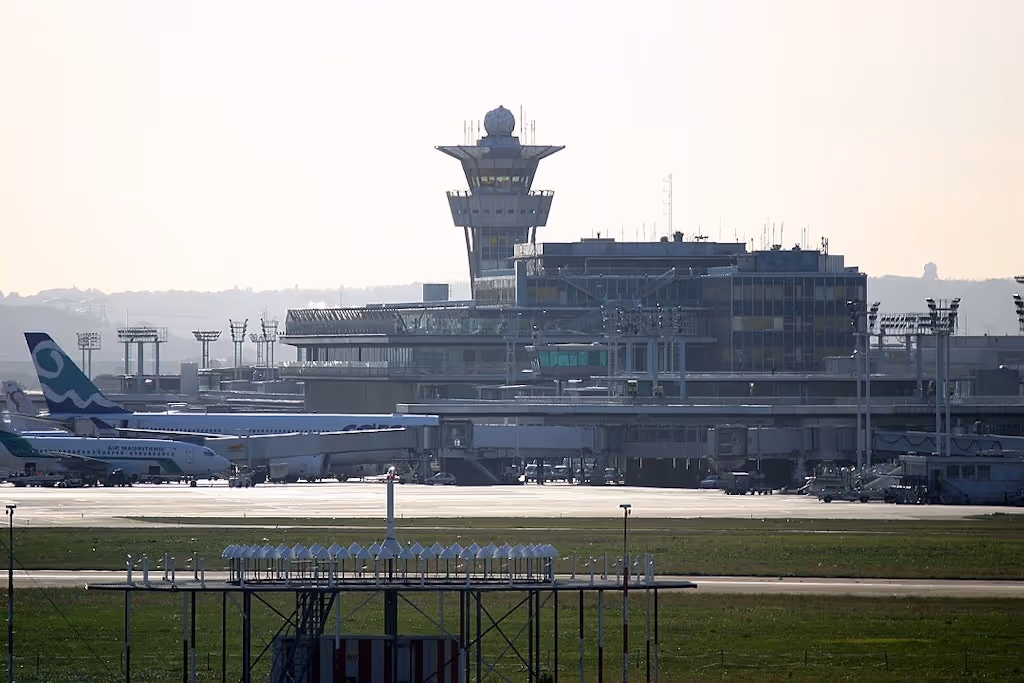 Cette image représente l'aéroport de Paris-Orly (France), qui est le 12e plus grand aéroport en Europe.