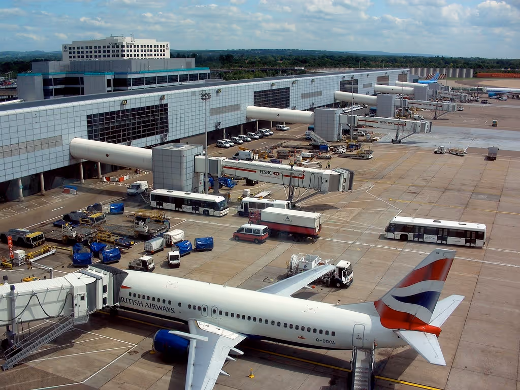 Cette image représente l'aéroport de Londres-Gatwick (Royaume-Uni), qui est le 8e plus grand aéroport en Europe.