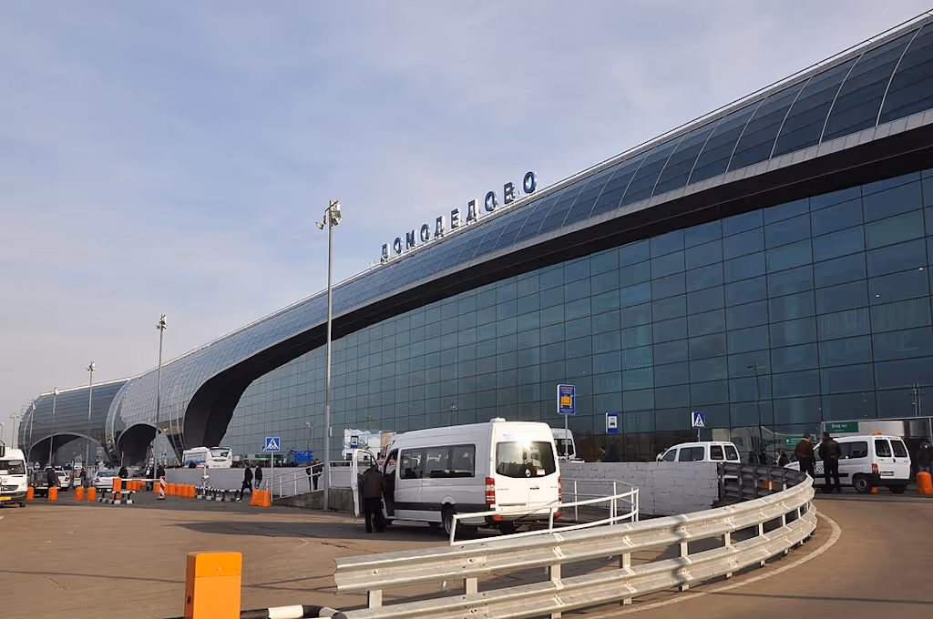 Cette image représente l'aéroport de Moscou-Domodedovo (Russie), qui constitue le 13e plus grand aéroport en Europe.