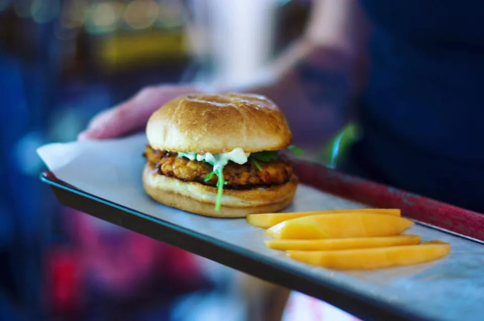 grelen-salmon-burger