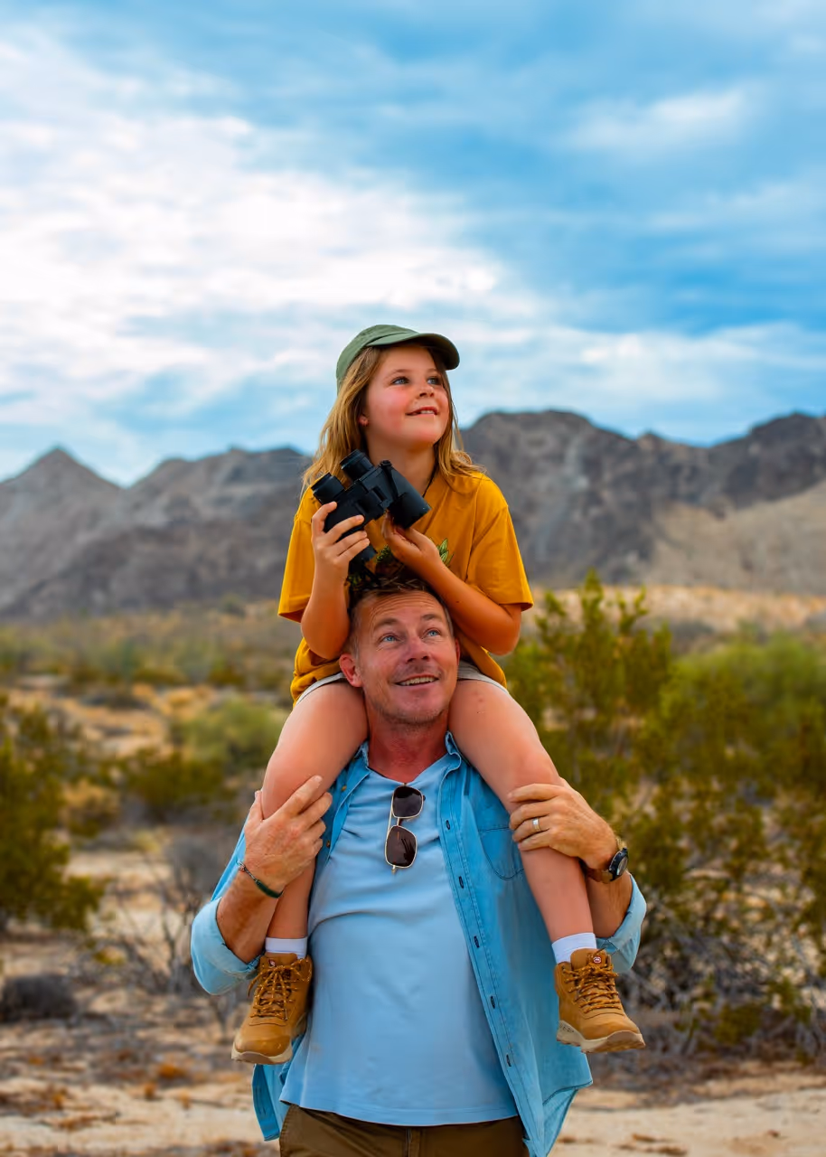 Padre e hija de vacaciones en San Felipe. Rutas Turísticas de Baja California