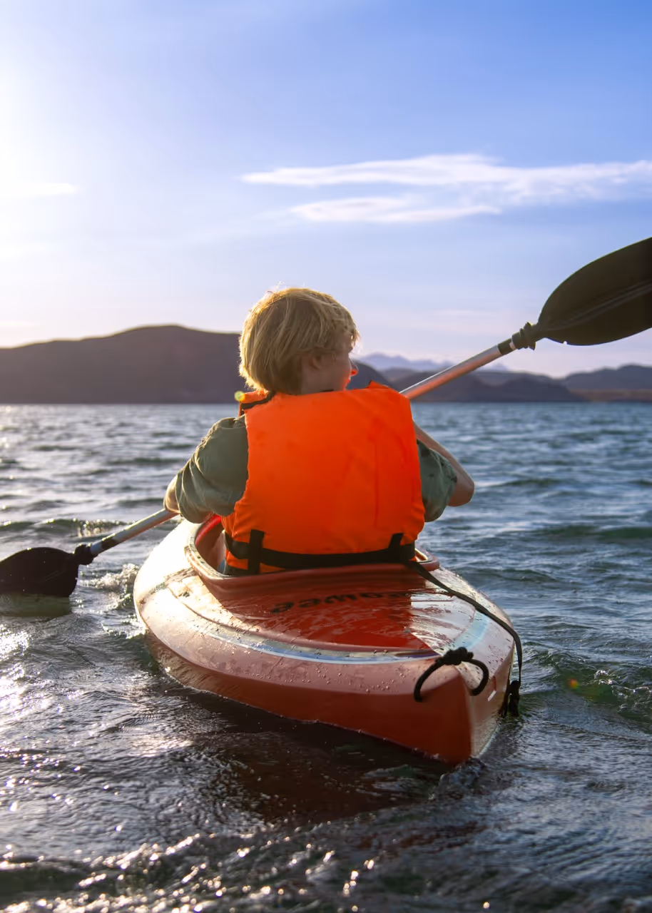 Un niño en un kayak, Rutas Turísticas de Baja California
