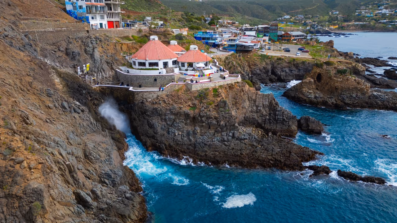 Disfruta de la vibrante experiencia de visitar Ensenada.