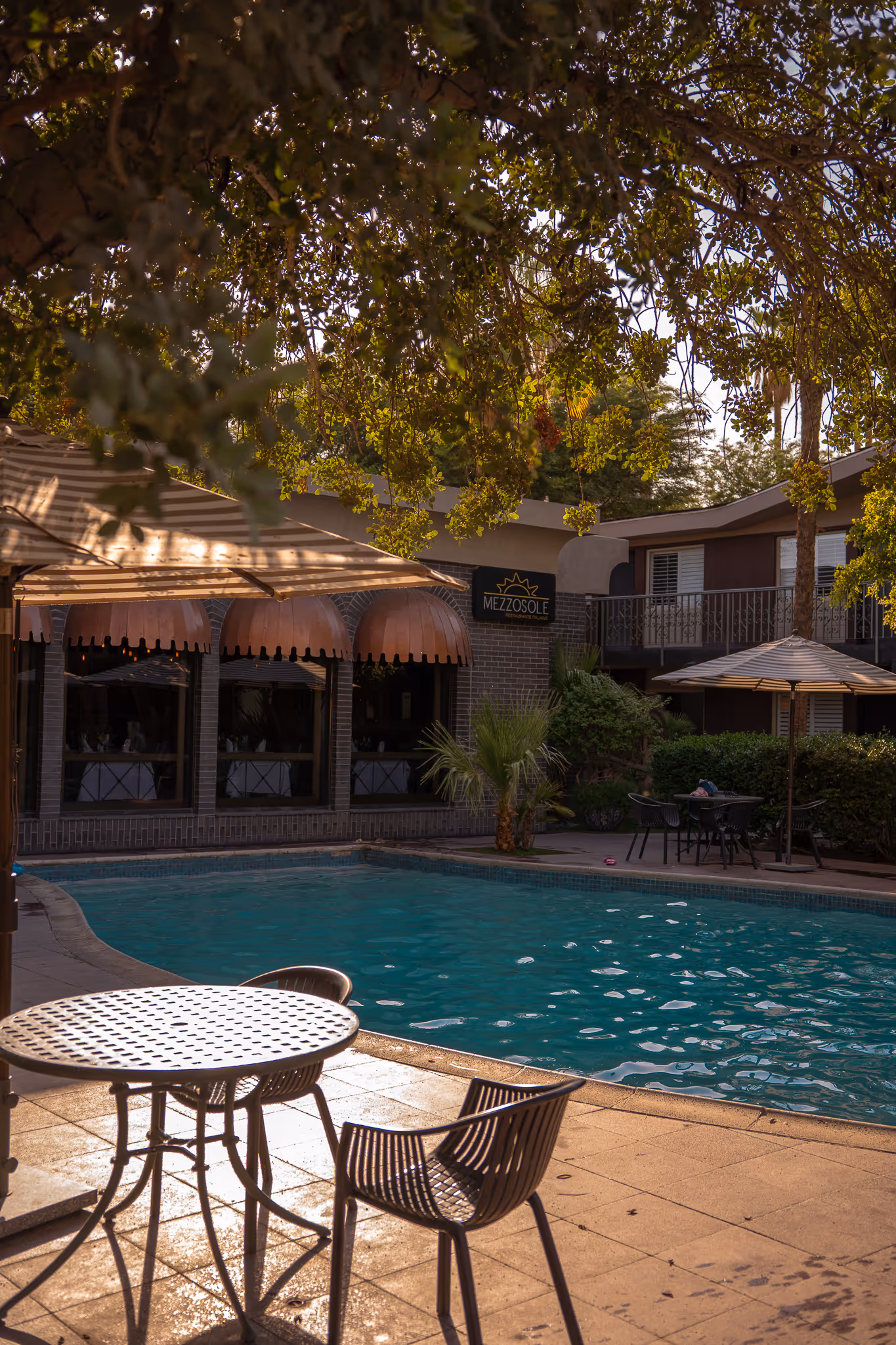 Reserva de $2,999 MXN con impuesto includo. Incluye 1 noche en habitación deluxe, desayuno buffet y cena a elección (Pizza, nachos, alitas, hot dogs o ceviche). Aplica para 2 personas.