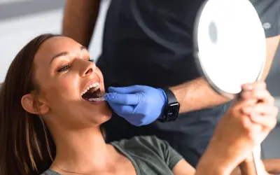 L'orthodontie chez l'adulte améliore la mastication et la santé bucco-dentaire.