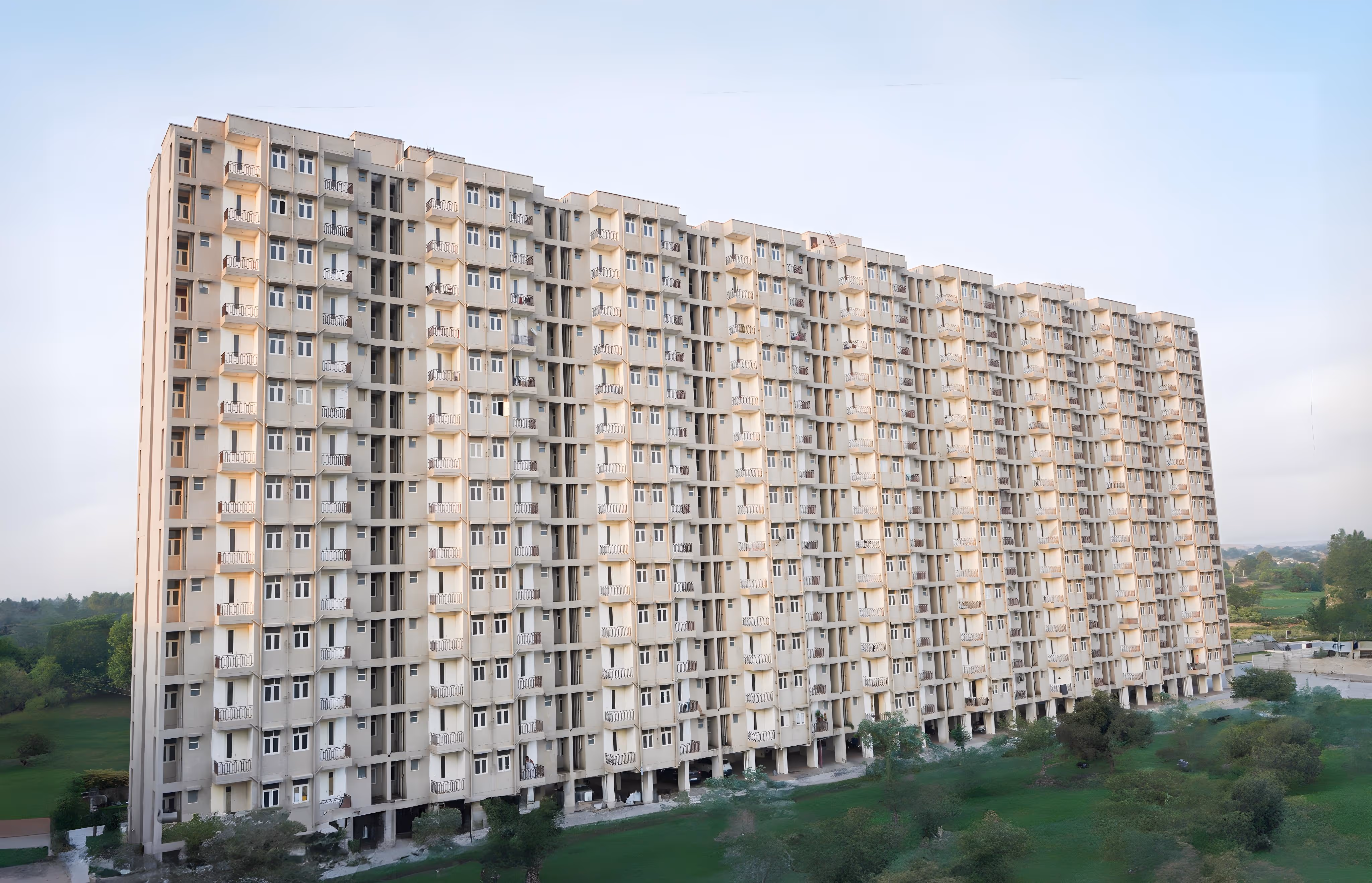 A very tall building with lots of windows.