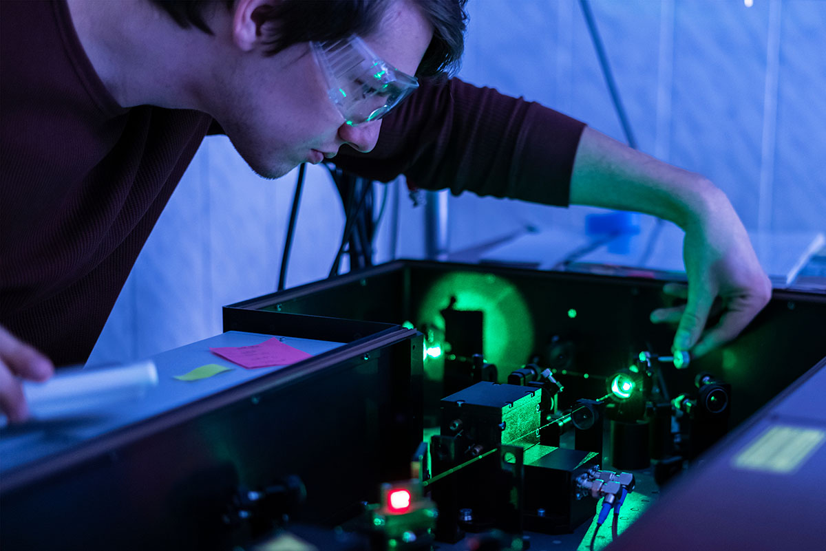 Broadening the cohort of leaders in photonic and quantum technologies