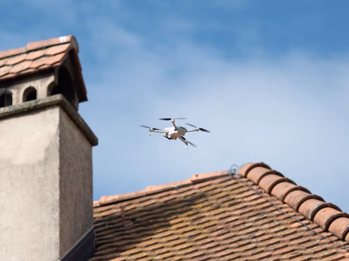 Dach- und Fassadenkontrolle per Drohne