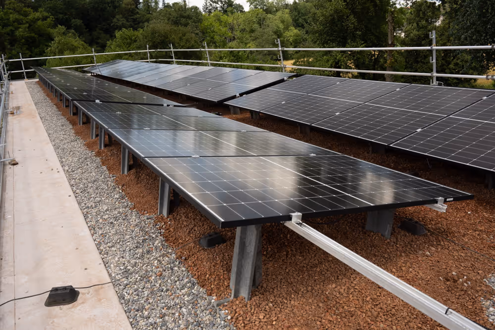 Effiziente Solarstromnutzung auf Flachdächern