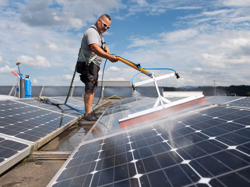 Photovoltaikanlagen sauber und effizient halten