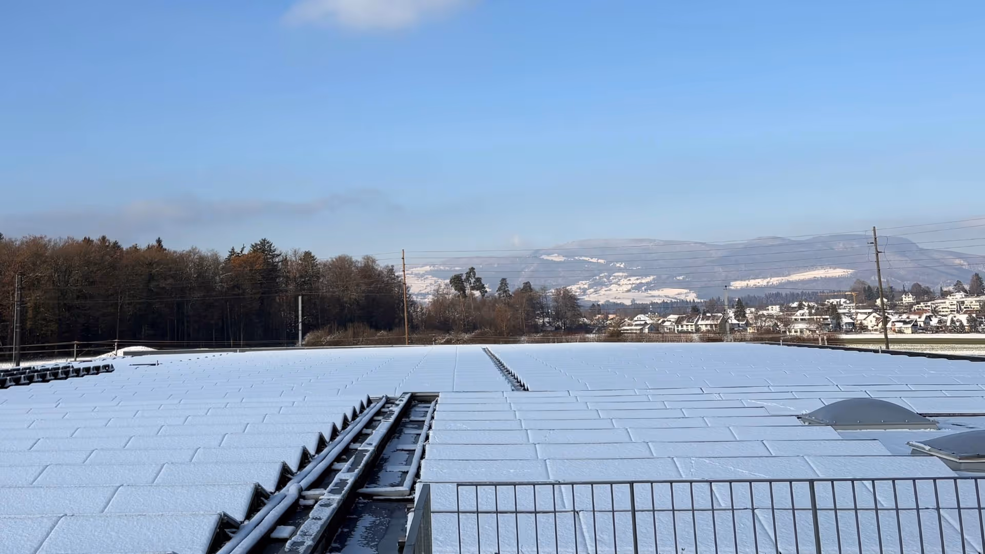 Solarfassaden: Wie Sonne und Schneedecke die Fassade zur Stromquelle machen