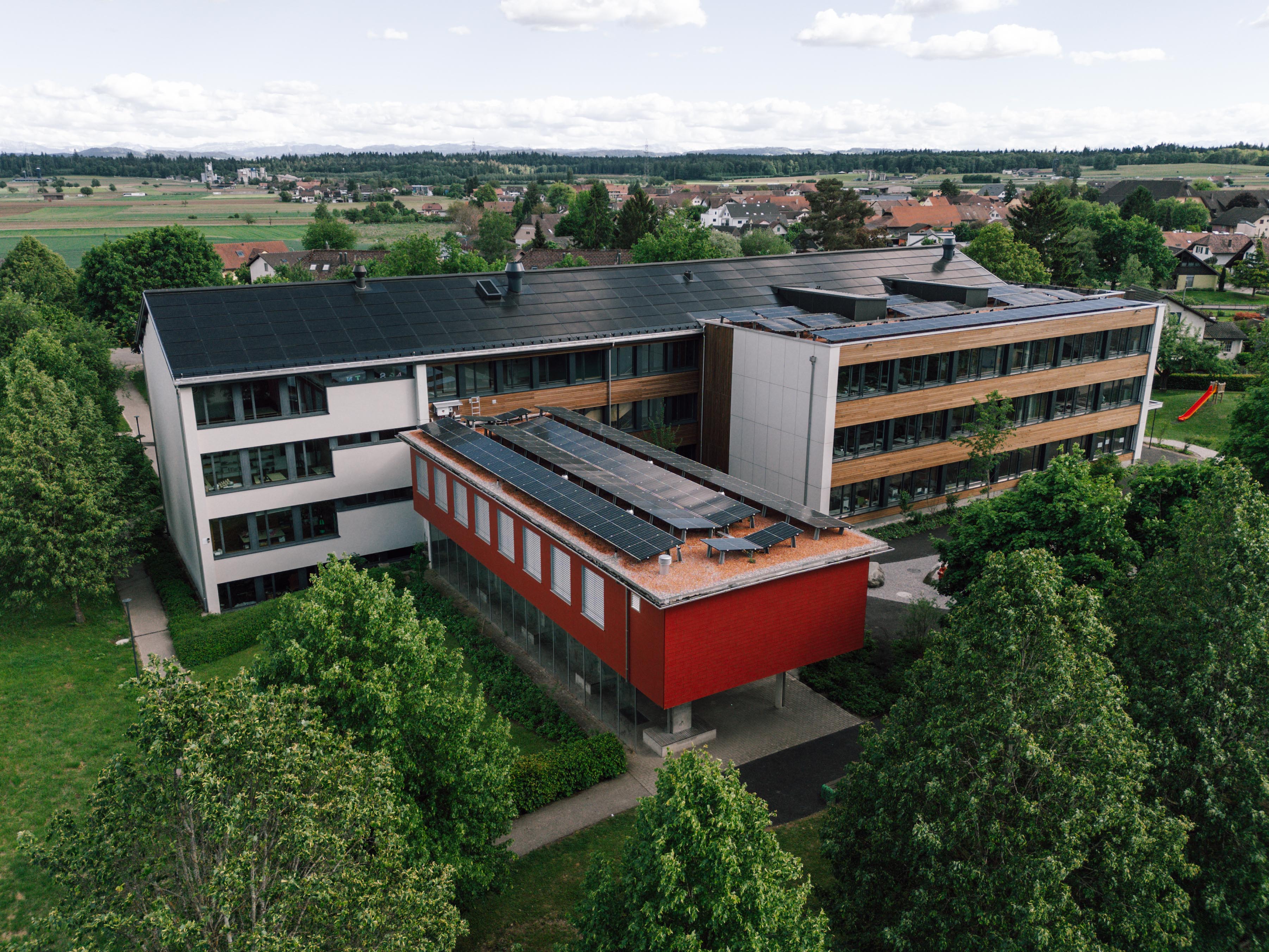 Neubau PV-Indachanlage und PV-Aufdachanlage Schulhaus