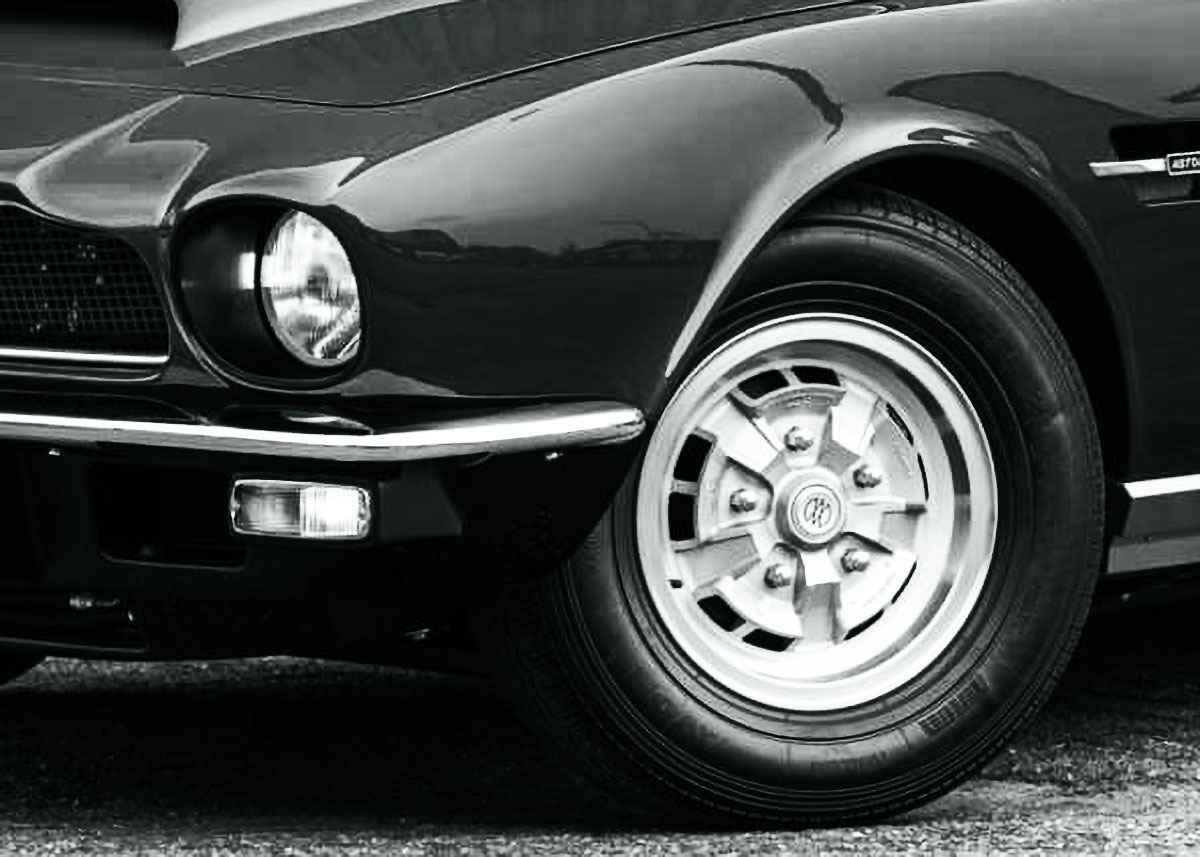 Aston Martin V8 Saloon detail
