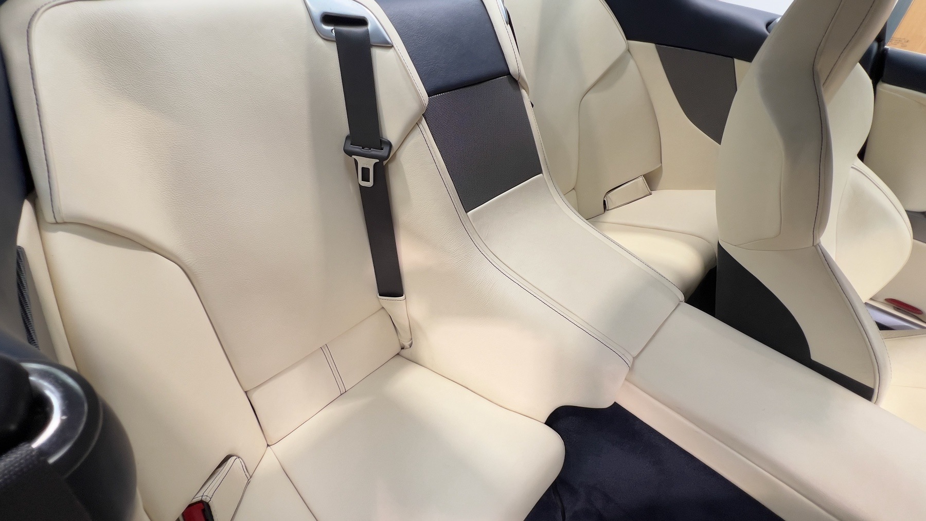 Rear seats of the Aston Martin DB9 trimmed in parchment leather