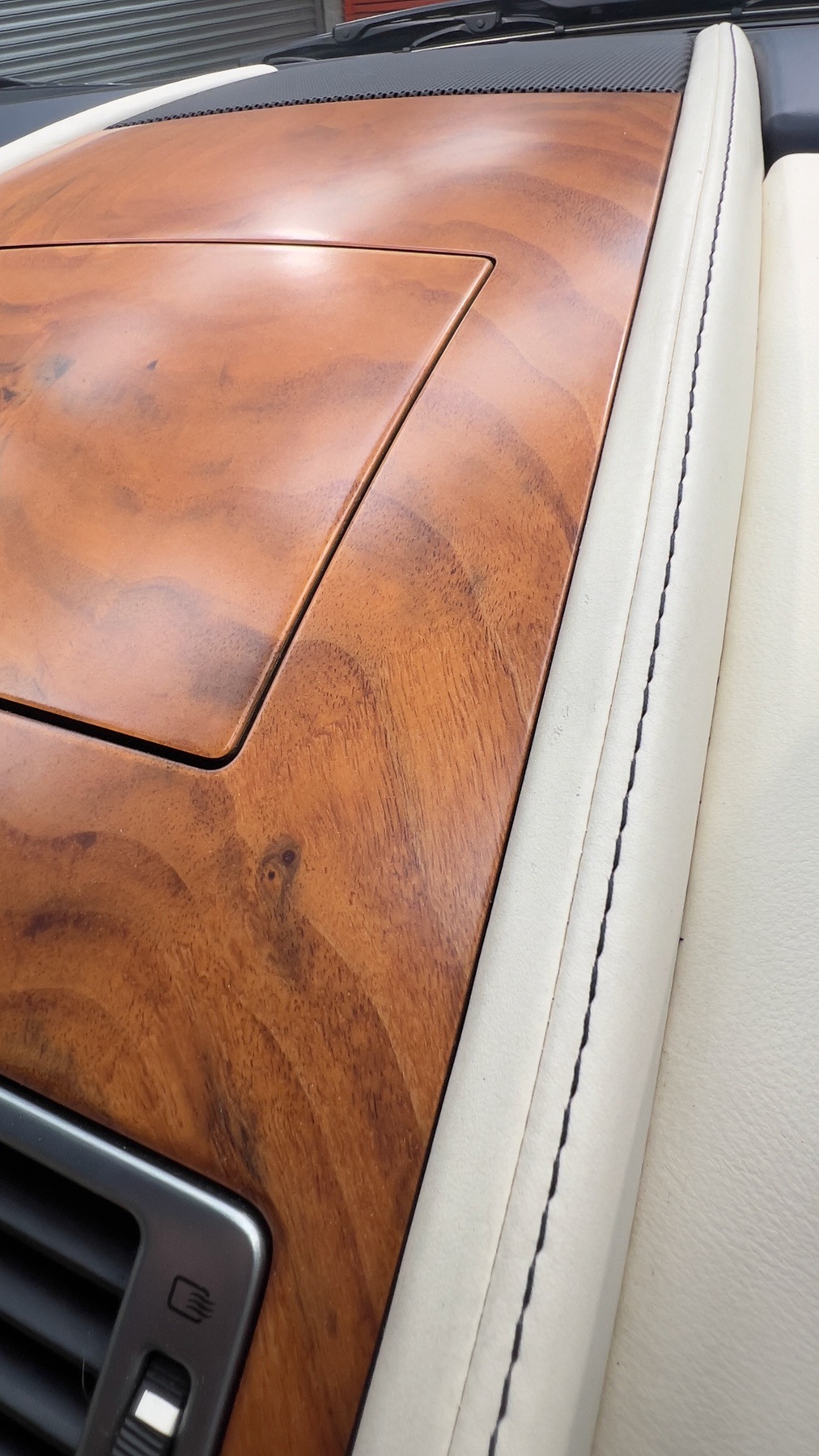 Walnut veneer fascia and parchment leather with deep blue stitching in the Aston Martin DB9