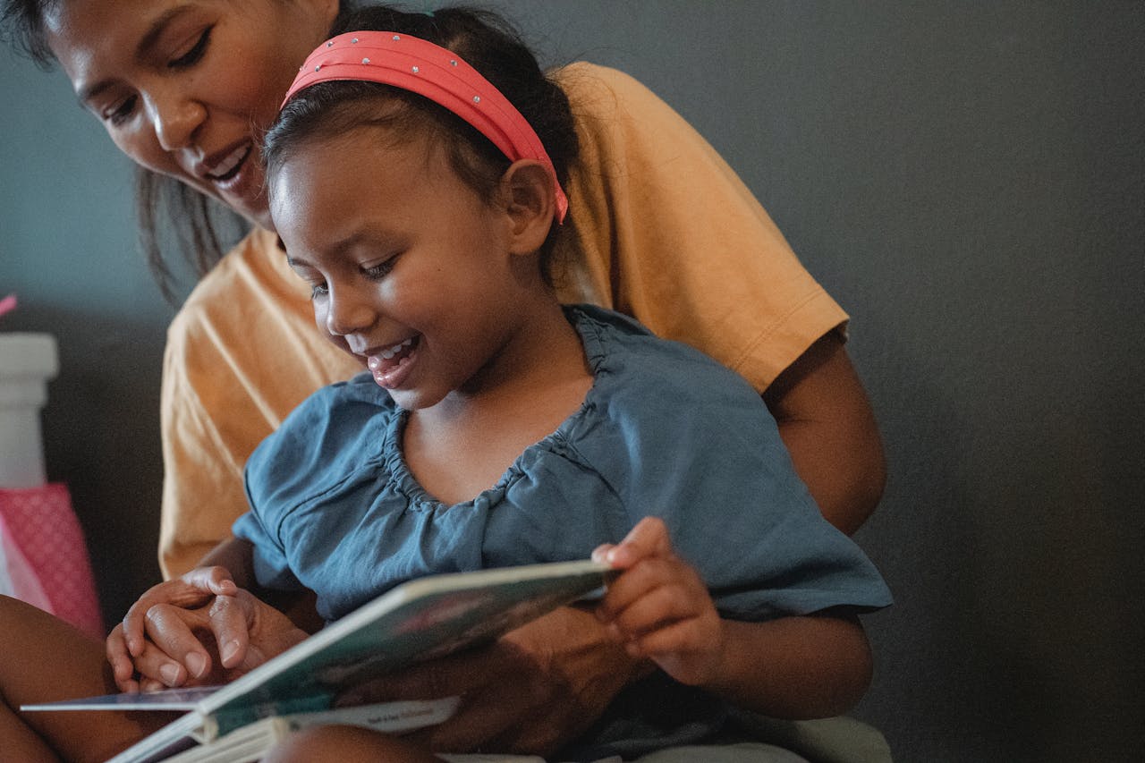 Les meilleures astuces pour encourager votre enfant à lire régulièrement son magazine jeunesse
