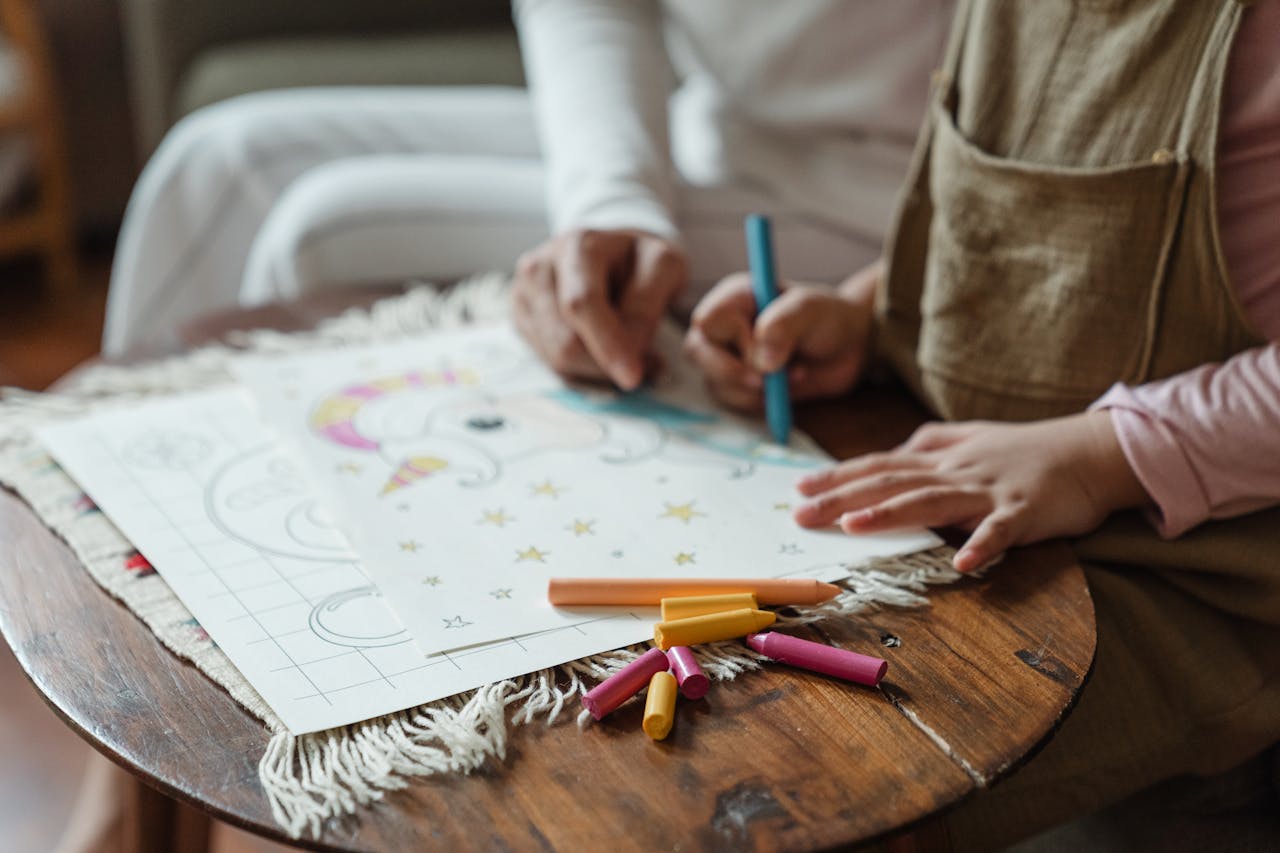 Dessins et tutoriels pour enfants : apprendre à dessiner en famille en s’amusant