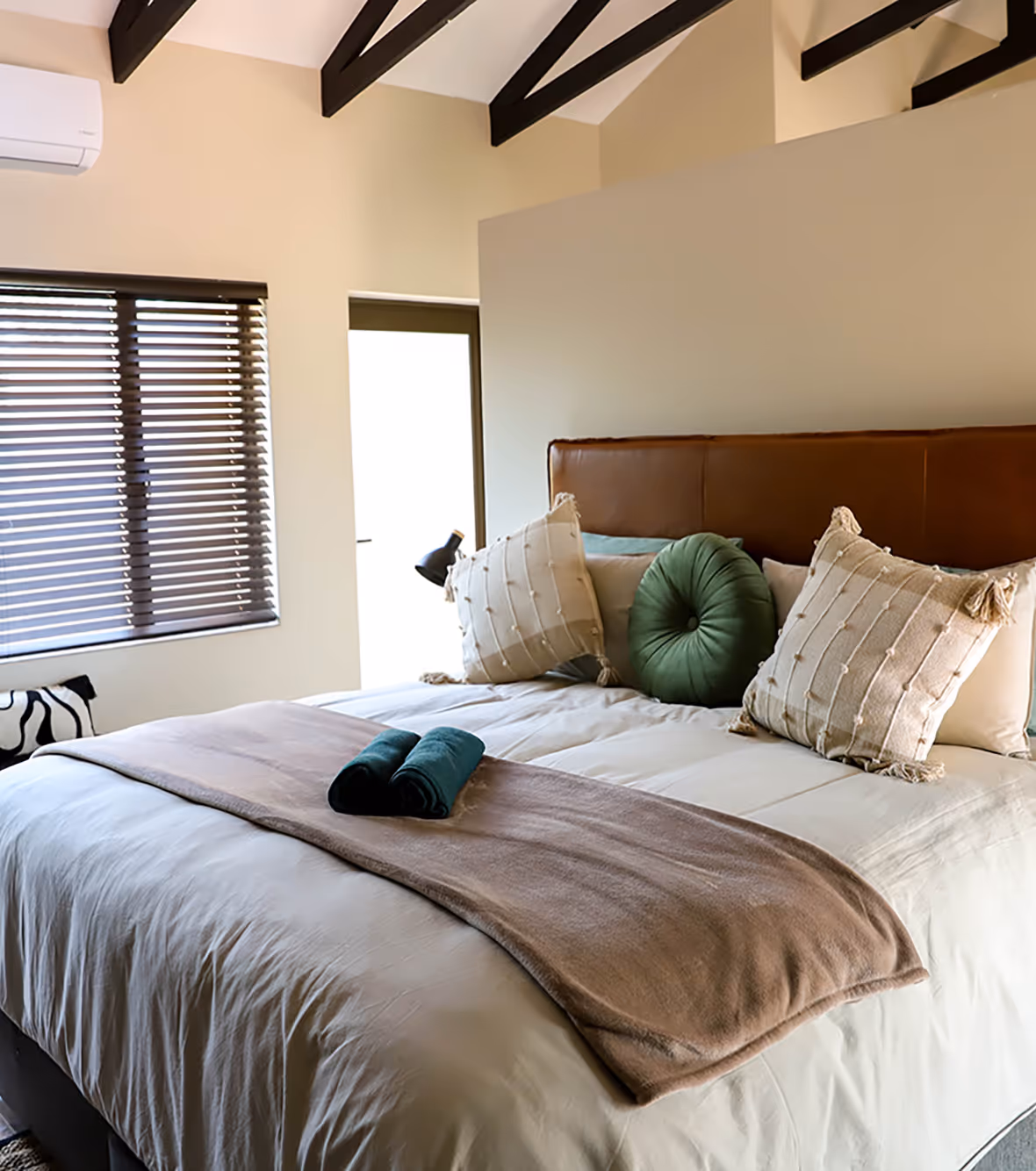 Room & Bed