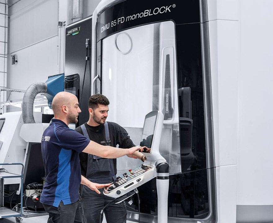 DigitalTwin.NRW practical training session demonstrating Digital Twin applications directly on the shopfloor